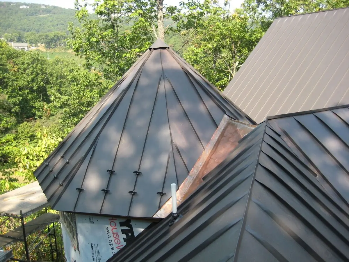 Professional Roof Tarp Installation by Craftsman Roofing in Pineloch